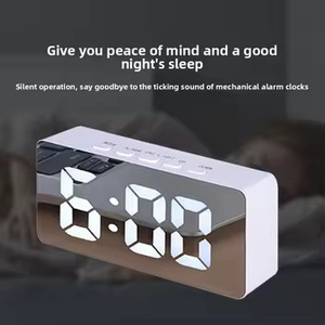 <span class=keywords><strong>Sveglia</strong></span> Digitale con Display LED a Specchio Stile Nordico INS, Movimento al <span class=keywords><strong>Quarzo</strong></span> Elettronico, Design Moderno di Alto Valore - Product Image 3