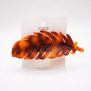 YIYI Style français <span class=keywords><strong>plume</strong></span> acrylique pinces à <span class=keywords><strong>cheveux</strong></span> feuille forme acétate grande <span class=keywords><strong>barrette</strong></span> pour les femmes - Product Image 3