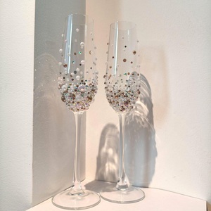 Copas de Champán Personalizadas Pintadas a Mano con Perlas, Cristales y Diamantes, Regalo de Boda o Aniversario para el Sr. y la Sra. - Product Image 6