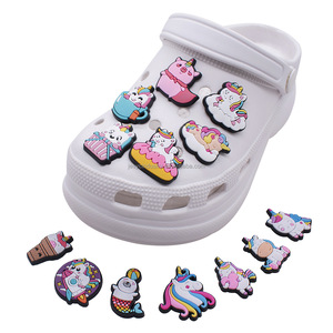Vente en gros de chaussures <span class=keywords><strong>licorne</strong></span> breloque Promotion cadeau souvenirs mignons enfants filles <span class=keywords><strong>licorne</strong></span> accessoire de décoration de chaussures sabot en caoutchouc breloques de chaussures - Product Image 4