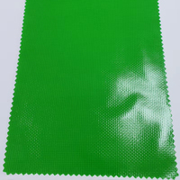 Tissu de bâche imperméable de qualité supérieure 80% PVC + 20% polyester 550GSM Style uni avec résistance aux UV pour utilisation en tente