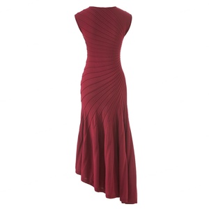 Robe pull asymétrique sans manches en maille tricotée sur mesure pour femme, longueur genou, en satin décontracté de luxe avec logo frontal, haute qualité - Product Image 1