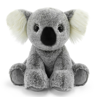 Peluche de raton laveur rose de haute qualité en position assise, idéale pour la chambre, le bureau et comme compagnon de bureau.