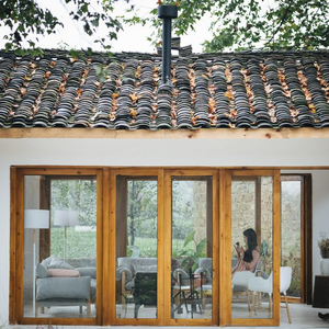 Piccola <span class=keywords><strong>casa</strong></span> in legno naturale originale con piastrelle arredamento per <span class=keywords><strong>la</strong></span> <span class=keywords><strong>casa</strong></span> caratteristico confortevole cortile piacevole nella foresta - Product Image 1