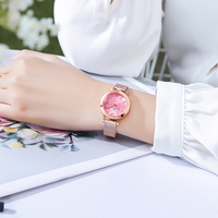 Montre à quartz pour femme, boîtier en alliage, cadran en verre, étanche, aiguilles lumineuses, tendance et très vendue
