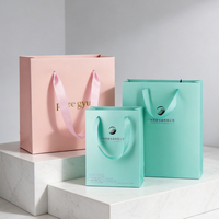 Sac fourre-tout en papier kraft avec poignées, impression de logo sur mesure, pour cadeaux d'entreprise, emballage promotionnel, vente en gros