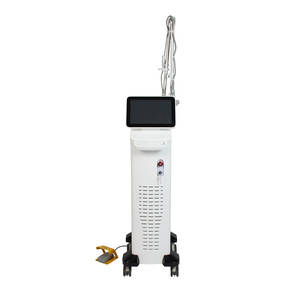 Appareil de beauté au laser CO2 fractionné pour le rajeunissement de la peau, l'amélioration des cicatrices, le soin des vergetures et l'amélioration de la fermeté de la peau - Product Image 4
