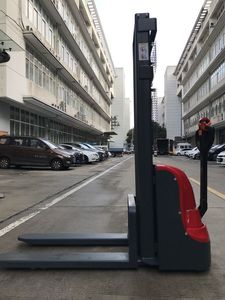 WELIFTRICH ES-16BS 2ton 2000kg 48V Battery Electric Stacker Bais Operation Electric Pallet Stacker - Product Image 6