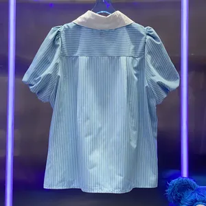 मुझसे संपर्क करें 2024 नए फैशन छोटी आस्तीन धारीदार नीले डिजाइनर शर्ट महिलाओं के ब्लाउज ब्रांडेड कपड़े