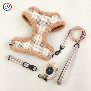 Ensemble Harnais et <span class=keywords><strong>Laisse</strong></span> pour <span class=keywords><strong>Chien</strong></span> <span class=keywords><strong>en</strong></span> <span class=keywords><strong>Peluche</strong></span> à Carreaux Beige OKKPETS avec Collier et <span class=keywords><strong>Laisse</strong></span>, Personnalisable OEM, Harnais Anti-Traction pour <span class=keywords><strong>Chien</strong></span> - Product Image 2
