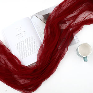 Chemin de table élégant en gaze verte, tissu naturel doux, motif de plantes de Noël, taille personnalisable pour la maison, l'hôtel - Product Image 5