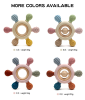 Vente en gros de jouets sensoriels souples multi-textures en silicone de qualité alimentaire et bois, en forme de hochet pour bébé, sans BPA, pour soulager les gencives des nouveau-nés de 0 à 12 mois, OEM