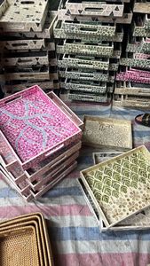 Bandeja Decorativa Redonda con Incrustaciones de Madreperla y Acabado Lacado, Marca Thanhcongcraft, 50 Piezas MOQ, Venta al Por Mayor - Product Image 6