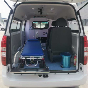 Une ambulance d'urgence de base utilisée par les hôpitaux pour transporter des patients avec des brancards et des sacs médicaux, une ambulance économique. - Product Image 5