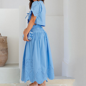 Ensemble deux pièces de luxe de haute qualité : haut à col en V brodé ajouré et robe confortable 100 % coton sur mesure - Product Image 5