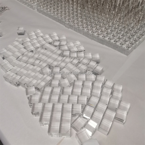 Cube de cristal <span class=keywords><strong>transparent</strong></span> ultra haute qualité porte-numéro de mariage <span class=keywords><strong>diamant</strong></span> cristal <span class=keywords><strong>place</strong></span> porte-carte ange <span class=keywords><strong>place</strong></span> porte-carte - Product Image 4