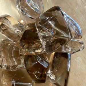 หินควอตซ์สโมคกี้สีรุ้งธรรมชาติคุณภาพสูงขายส่ง รูปทรงอิสระ สำหรับบำบัดรักษาและตกแต่ง - Product Image 4