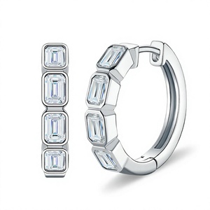 Pendientes de Aro Largos con Moissanita Corte Esmeralda Clásico, Plata de Ley 925, Baño de Rodio, Pulidos, Hipoalergénicos, Joyería de Lujo - Product Image 3