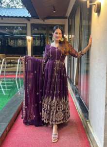 Nouvelle collection de costumes Anarkali dans un nouveau style fantaisie, costumes Anarkali pour les fêtes, derniers costumes Anarkali de créateurs pour les fournisseurs en gros - Product Image 6