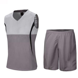 Uniforme de basket-ball personnalisé pour jeunes, ensemble de basket-ball fitness confortable de dernière conception, uniforme sublimé imprimé - Product Image 4