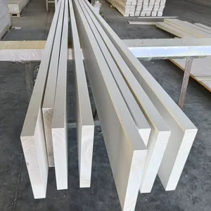 Battiscopa con rivestimento in legno bianco