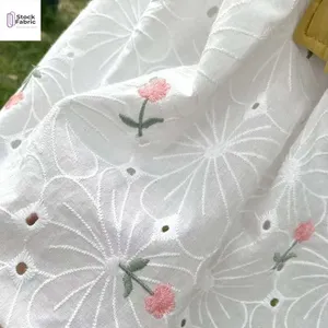 China fornecedor de Alta qualidade por atacado plana de algodão lote de ações de tecido bordado para o vestuário