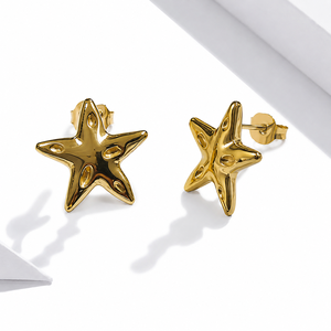 Pendientes de Estrella Abullonados para Mujer, Acero Inoxidable, Chapado al Vacío en Oro de 14K, Pendientes Escultóricos - Product Image 1