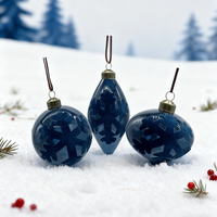 Boule de Noël personnalisable 2026 de 8 cm en verre bleu, faite à la main, par sublimation/flocage, ornements en verre écologiques pour la maison