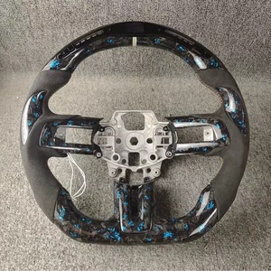 Volante Deportivo Personalizado de Fibra de Carbono Forjado con Detalles Azules y Alcántara Negra para <span class=keywords><strong>Ford</strong></span> <span class=keywords><strong>Mustang</strong></span> S650 S550 <span class=keywords><strong>GT</strong></span> EcoBoost - Product Image 1
