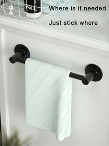 Toallero Moderno de Aluminio para Montar en la Pared con Calefactor para Baños y Hoteles - Product Image 2