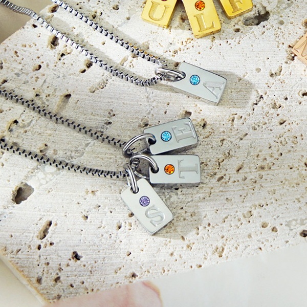 สร้อยคอเงินพร้อมจี้ 1 ชิ้น (หมายเหตุการสั่งซื้อ: ระบุหินประจำวันเกิด)
