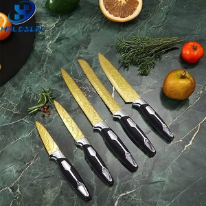 Hochwertiges 6-teiliges Kochmesser-Set aus Edelstahl mit <span class=keywords><strong>Gold</strong></span>-Titan-Beschichtung, Ergonomischem Gummi-Kunststoff-Griff und <span class=keywords><strong>Messerblock</strong></span> - Product Image 5