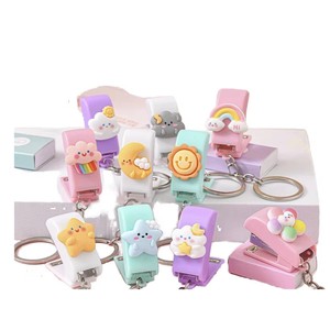 <span class=keywords><strong>Agrafeuse</strong></span> de bureau manuelle mini portable en plastique, mignonne et économique, pour étudiants - Product Image 1