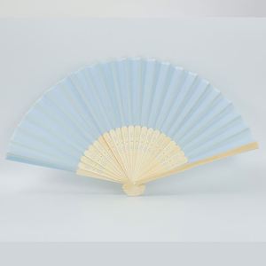 Éventails peints à la main en bambou avec des motifs uniques pour une touche élégante - Product Image 3
