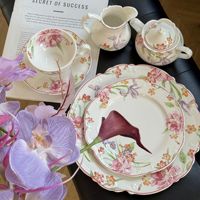 Nouvelle Assiette à Dessert en Céramique 2026, Motif Floral Iris Gaufré, Style Rétro Français, Idéale pour le Thé de l'Après-midi, Compatible Micro-ondes, Motif Végétal, Usage Domestique