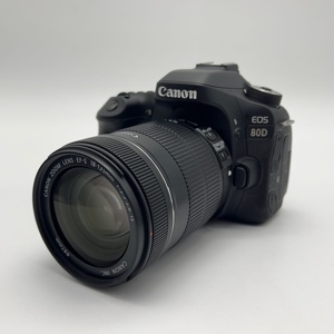 Appareils <span class=keywords><strong>photo</strong></span> <span class=keywords><strong>Canon</strong></span> EOS 80D d'occasion certifiés en gros avec objectif 18-135mm IS STM, kit 24,2MP, Dual Pixel AF, WiFi, écran tactile, prix élite - Product Image 1