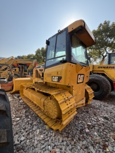 Bulldozer compact d'occasion CAT D5K, engin de terrassement sur chenilles, faible nombre d'heures de travail, équipement de construction - Product Image 2
