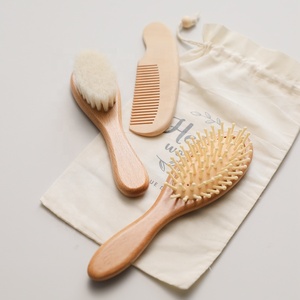 <span class=keywords><strong>Ensemble</strong></span> <span class=keywords><strong>de</strong></span> brosse et <span class=keywords><strong>de</strong></span> peigne en bois <span class=keywords><strong>de</strong></span> bambou à <span class=keywords><strong>poils</strong></span> doux en laine naturelle pour bébé nouveau-né - Product Image 1