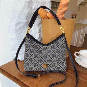Bolso Tote de Mujer en Material PU de Alta Calidad. Hay varios tamaños. El forro está hecho de poliéster. - Product Image 4