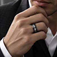 Bague de mariage pour homme JLM en carbure de tungstène noir 8 mm, facettée, martelée, avec incrustation de météorite écrasée