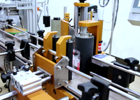 Ligne de production de machines d'emballage entièrement automatiques pour le scellage des boîtes et l'étiquetage rond auto-adhésif