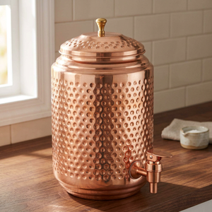 Robinet distributeur d'eau chaude et froide en cuivre artisanal indien, finition martelée, design autoportant et réutilisable pour usage domestique - Product Image 1