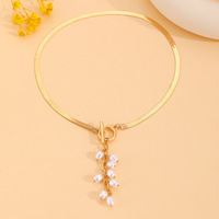 À la mode En Acier Inoxydable Court Style Imitation Perle Gland Collier Rétro Géométrique Plat Serpent Os Femmes Bijoux