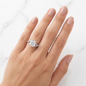 Elegante Anillo de Diamantes de Platino para Mujer, Joyería Clásica para Compromiso y Boda, Regalo Espléndido - Product Image 4