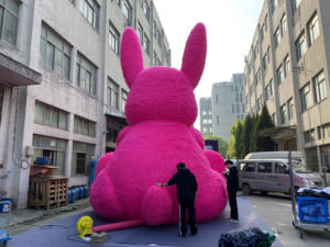 Fabrieksverkoop Gigantische Roze Opblaasbare Konijn Cartoon Feestballon En Boog Speelgoed Pluche Konijn Voor Kinderen - Product Image 2