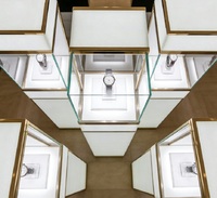 Élégant 360 °   Support d'exposition pour montre, vitrine de luxe en verre blanc et or pour une seule montre de luxe
