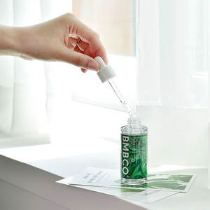 The Cica Serum Plus para la piel sensible Alivio del enrojecimiento Suero calmante ligero Soporte de barrera de humedad absorbente sin aceite - Product Image 2