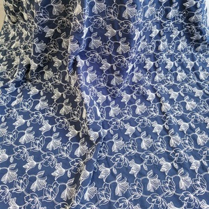 Nouveau tissu en crêpe 100% coton avec broderie florale, tissu pour robe femme, tissu pour vêtements, textile de maison - Product Image 2