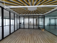 Cloison mobile moderne en verre trempé et aluminium avec panneaux coulissants pour bureau, salle de conférence, école