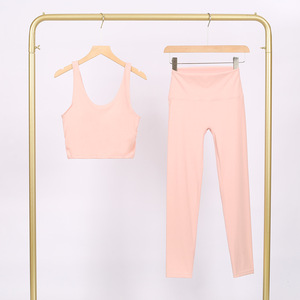 Ensemble de débardeur et de pantalon de <span class=keywords><strong>yoga</strong></span> au design original personnalisable - tenue de sport et de fitness moulante pour femmes - Product Image 3